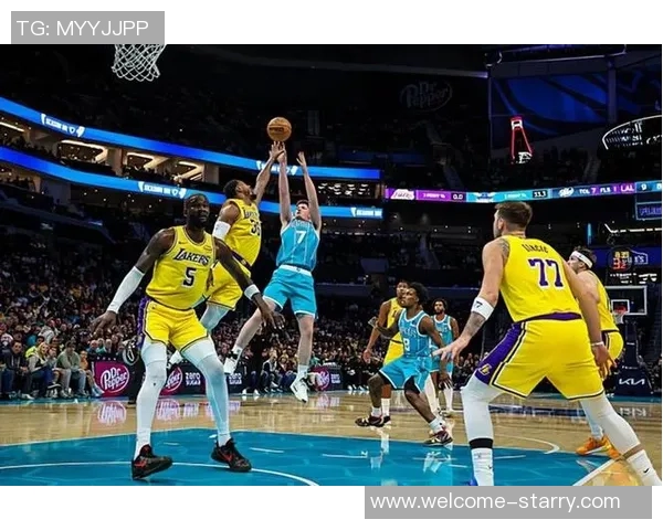 尼克史密斯谈黄蜂与湖人风格差异强调身体对抗的重要性 尼克史密斯谈黄蜂与湖人风格差异强调身体对抗的重要性